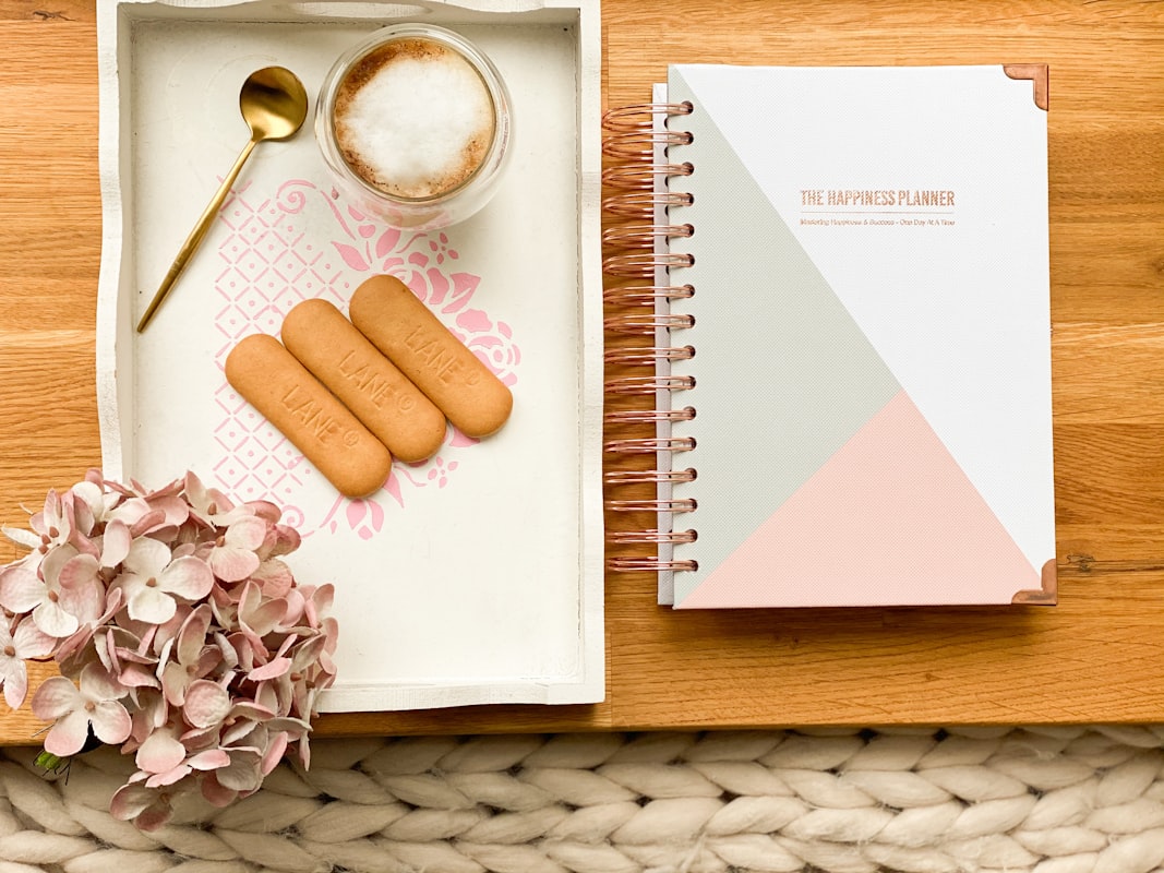 Personalized nutrition planning with fresh ingredients and healthy meals